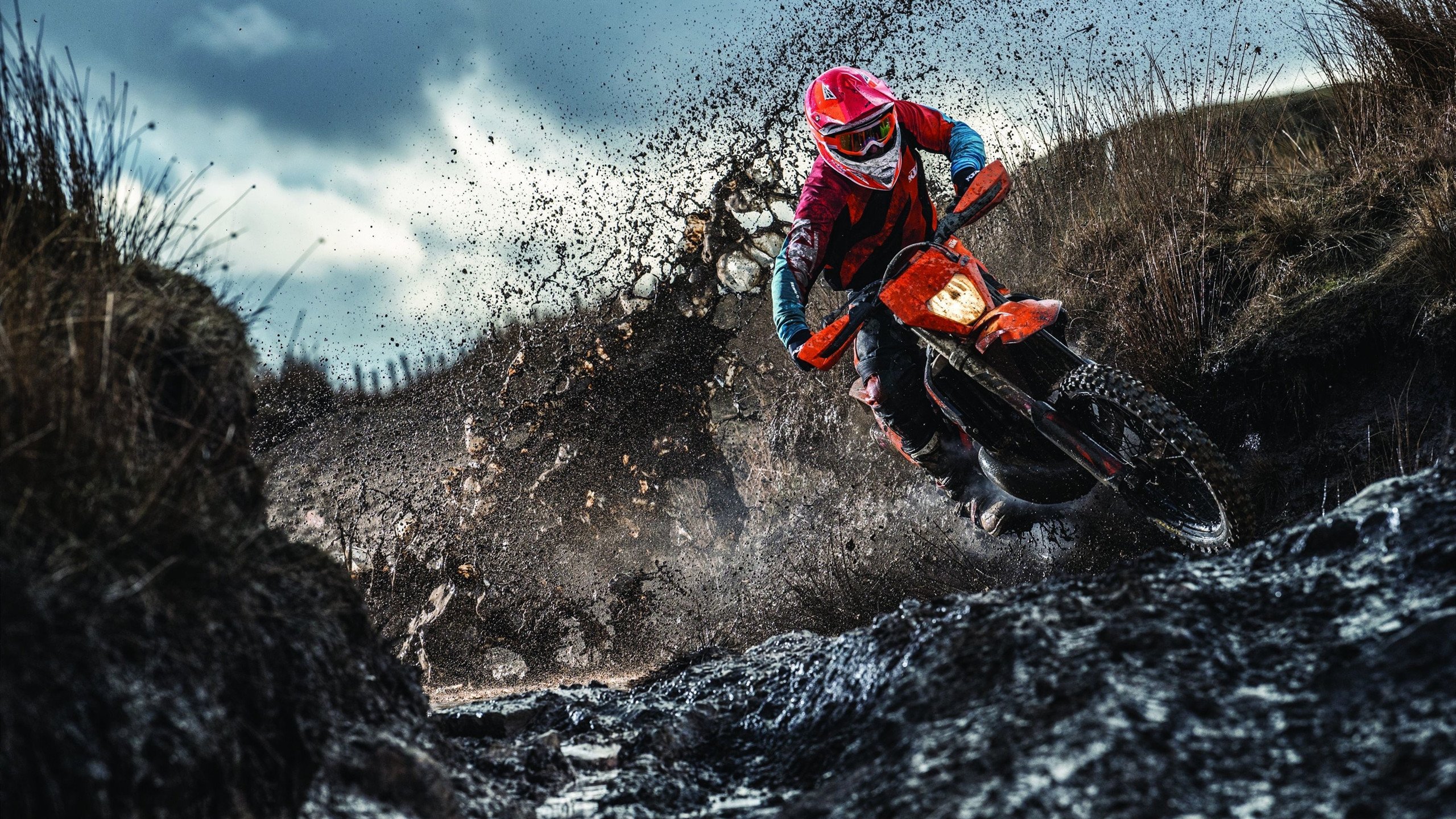 利物浦火力全开,阿拉巴一夫当关,现代足球的矛与盾